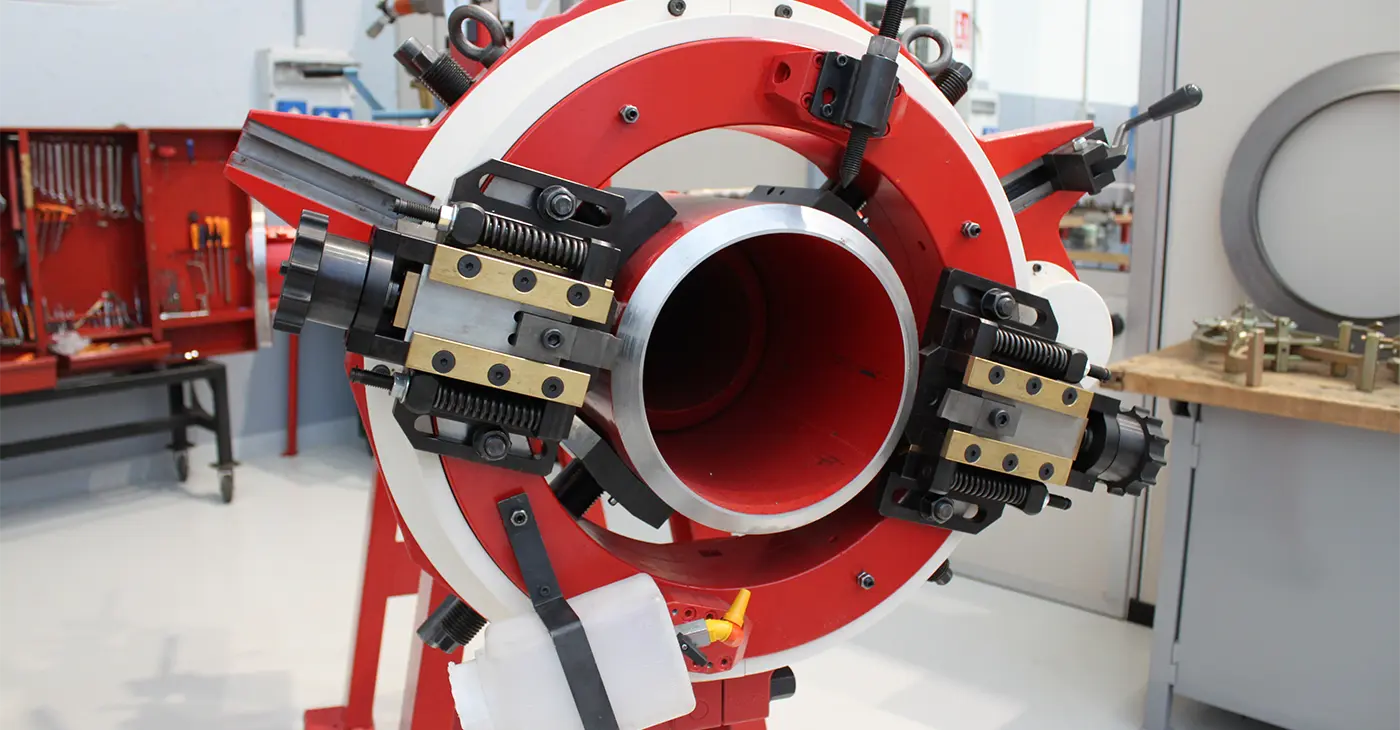 Lavorazione a freddo dei metalli: sfide e soluzioni per il taglio di tubi